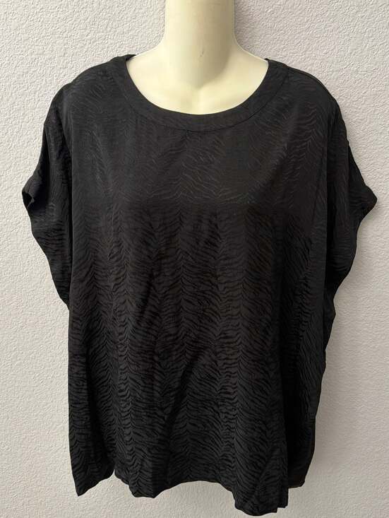 Sundays Black Textured Waves Jacquard Short Sleeve Top - Picture 6 of 6